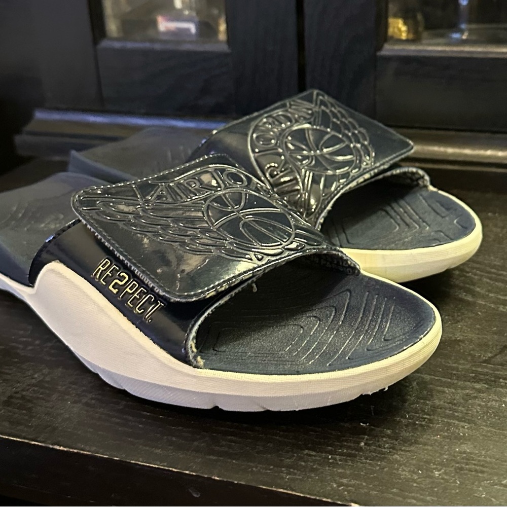 Jordan & Jeter Slides size 9 Mens